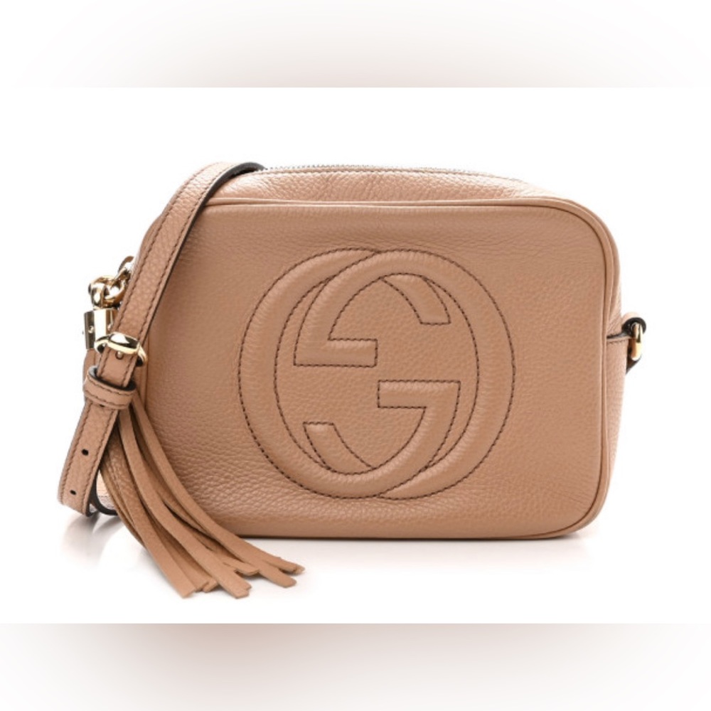 Nude Gucci Camera Bag - Pebbled Calfskin Small Soho Disco Bag Camelia